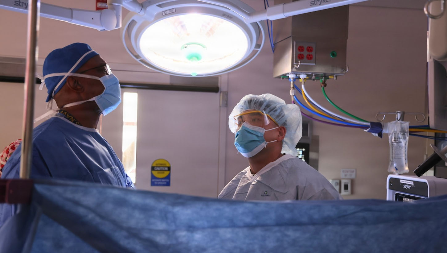 Cmdr. Harold Barnes (left), director of surgical services at Naval Hospital Twentynine Palms, and Sgt. 1st Class Norris R. Sayviseth, noncommissioned officer-in-charge of surgical services at Weed Army Community Hospital, perform surgery