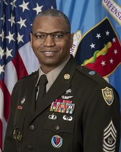 Link to biography of Command Sgt. Maj. Michael L. Gragg