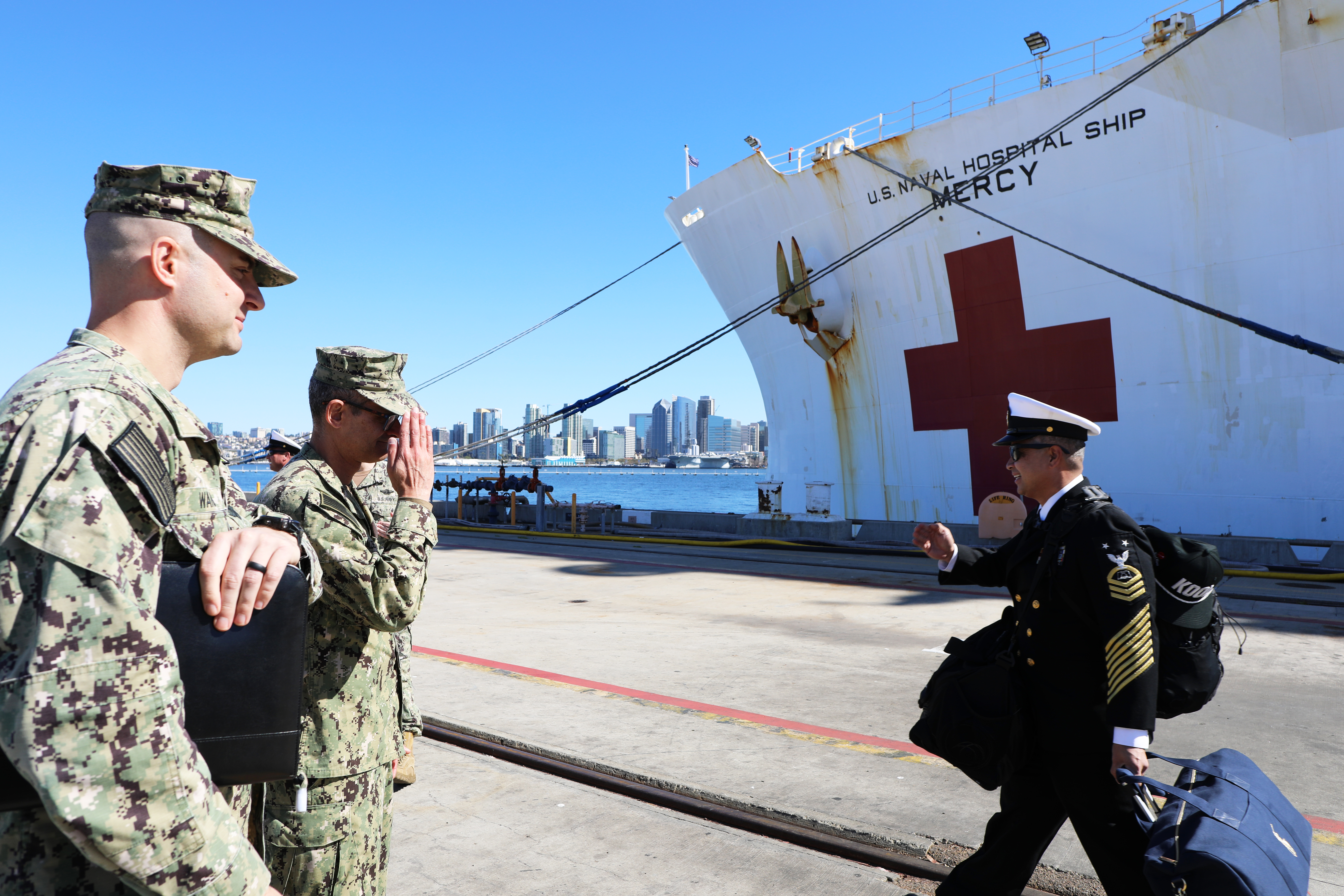 Link to Photo: Naval Medical Forces Pacific Commander Greets Sailors at USNS Mercy Homecoming