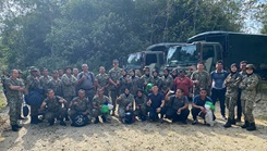 U.S. Navy Lt. Thomas McGlynn, a medical entomologist at the Navy Entomology Center of Excellence, poses for a photo with Malaysian commissioned and noncommissioned officers, Malaysian public health officials, and researchers from the University of Malaysia Sabah during their training in Johor Bahru, Malaysia on Feb. 9. (Photo: U.S. Navy Lt. Nicholas Johnston) 