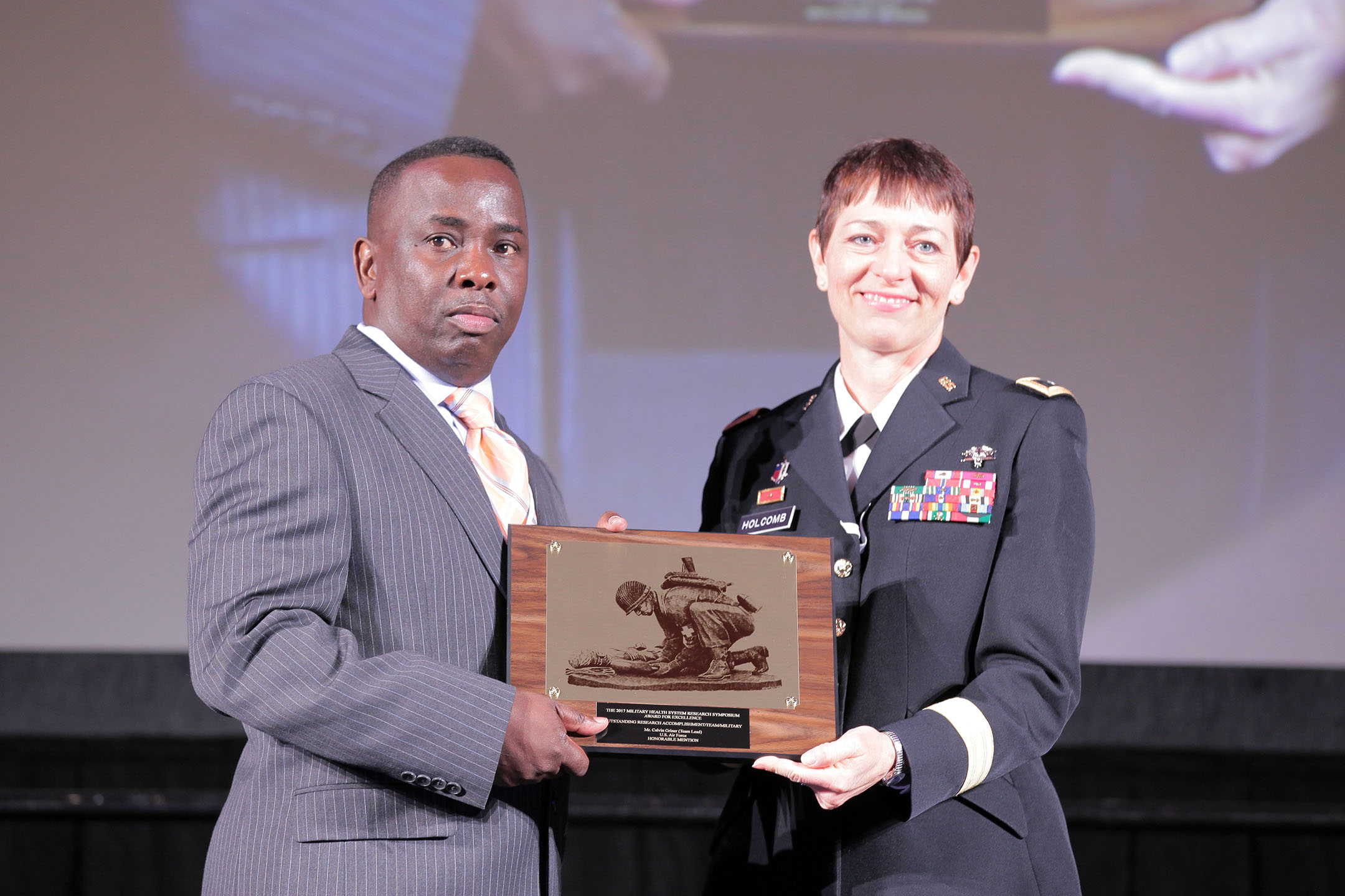 Major General Barbara R. Holcomb, commanding general of the U.S. Army Medical Research and Materiel Command, presented Calvin Griner and his research team from the Air Force Medical Service with the 2017 Team Research Accomplishment (Military), in the category of Advanced Development, on Aug. 28 at the Military Health System (MHS) Research Symposium. The team received honorable mention for their work in developing the Multiple-Channel Negative Pressure Wound Therapy Device—a device capable of treating four wounds simultaneously.