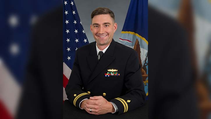 Image of Studio photograph of Navy Lt. Travis Kelley. Click to open a larger version of the image.