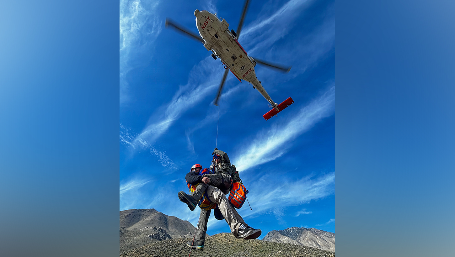 HM3 Jesse Jewel, a search and rescue (SAR) medical technician and Helicopter In-land Rescue Aircrewman (HIRA) trainee assigned to Air Test and Evaluation Squadron (VX) 31, conducts simulated real-world SAR training in the vicinity of Indian Wells near Inyokern, California, Jan. 19, 2026. 