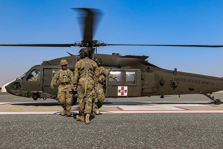 Army Soldiers assigned to the 2-211th General Support Aviation Battalion, Minnesota Army National Guard, and the 155th Armored Brigade Combat Team, Mississippi Army National Guard, pull a patient from a UH-60L Black Hawk helicopter during an aeromedical evacuation rehearsal at Camp Buehring, Kuwait. (U.S. Army photo by Sgt. Emily Finn)