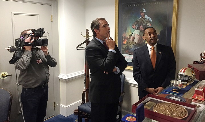 Dr. Jonathan Woodson, right, assistant secretary of Defense for Health Affairs, shows journalist Bob Woodruff several mementos collected during a lifetime of service as a doctor, a soldier and as the senior medical leader of the Military Health System. During more than half a decade at the Health Affairs helm, Woodson has guided the Military Health System through two wars and seismic changes in how health care is delivered throughout the military.