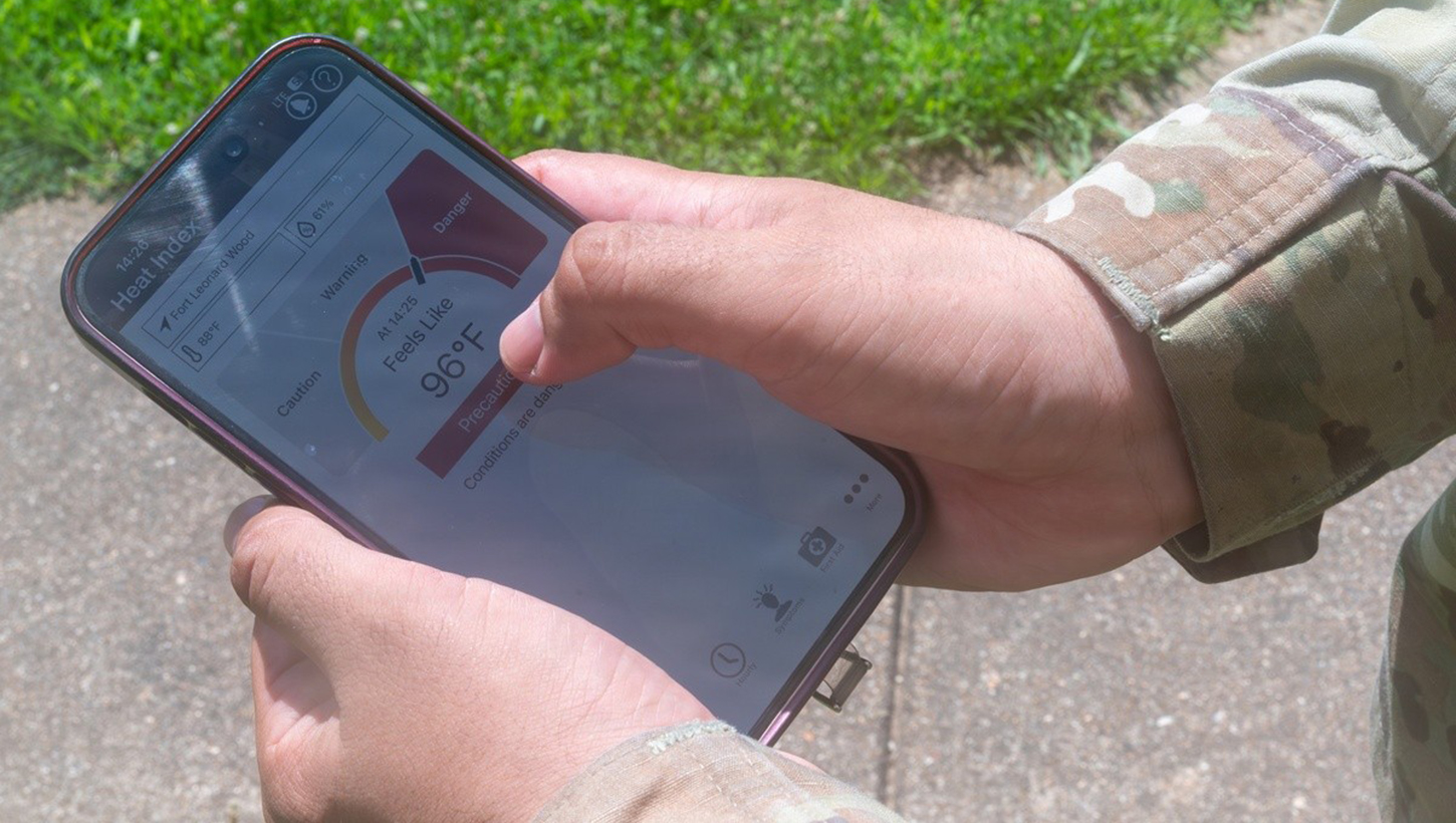 Military personnel using the Health Heat Safety Tool