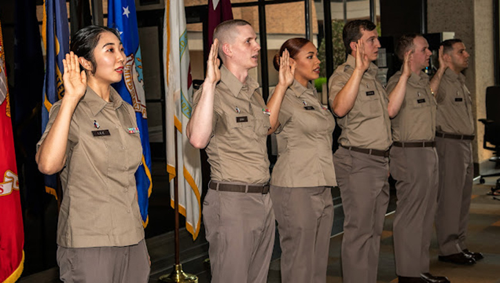 On May 19, during the Enlisted to Medical School Preparatory Program commissioning ceremony, U.S. Army 2nd Lt. Isaiah Gray (2nd from left) and U.S. Army 2nd Lt. Destiny Gray (3rd from left) became U.S. Army officers. The two are preparing to go to the Uniformed Service University medical school later this fall. (Photo: Tom Balfour, Uniformed Service University)