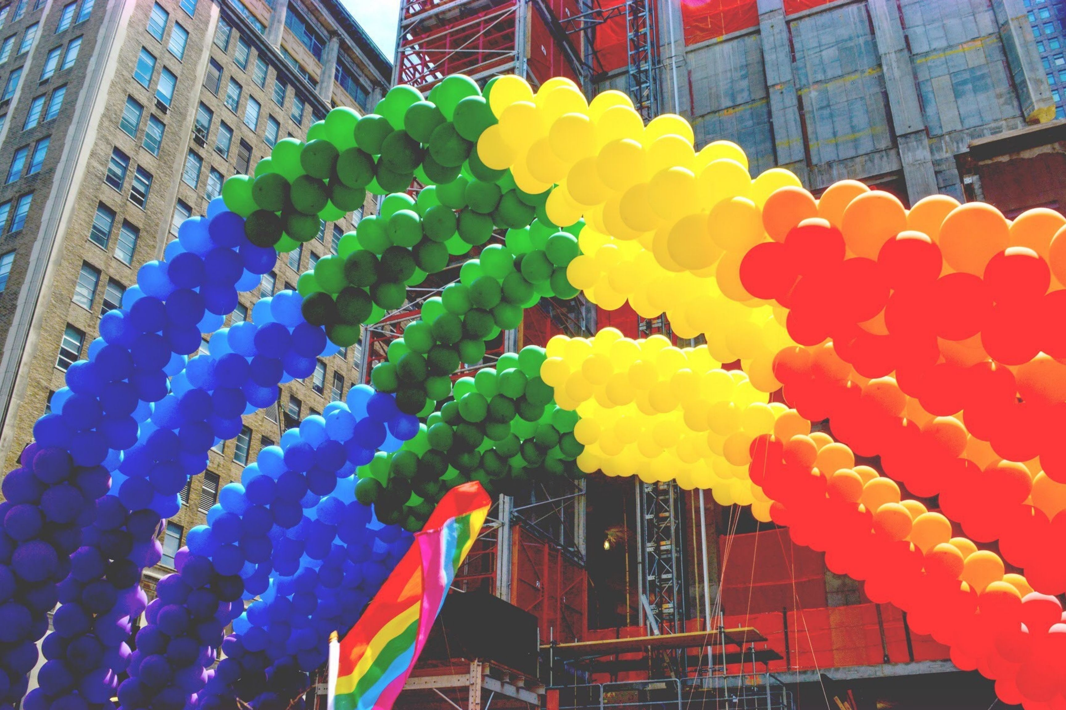 image of a rainbow of balloons